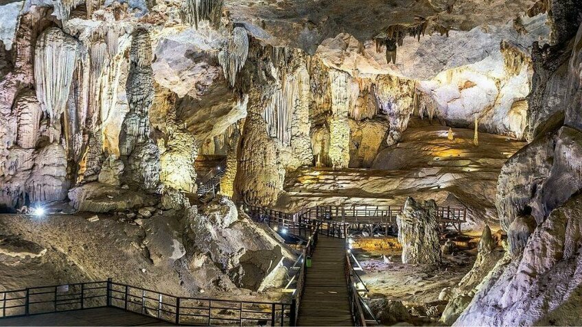 Tour Quảng Bình: Động Thiên Đường - Sông Chày Hang Tối 1 ngày