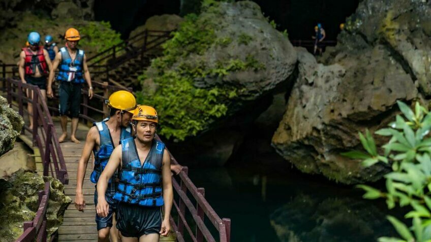 Tour Quảng Bình: Động Thiên Đường - Sông Chày Hang Tối 1 ngày