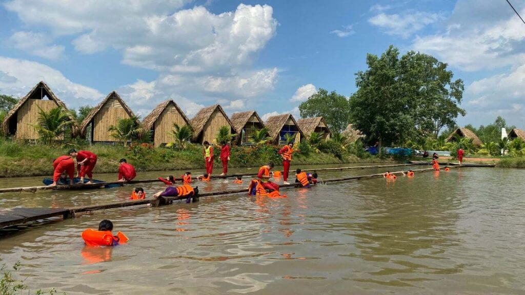 Đi thuyền đến cù lao Phụng
