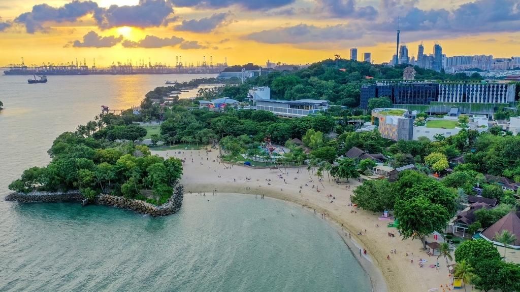 Bãi biển rộng lớn trên đảo Sentosa