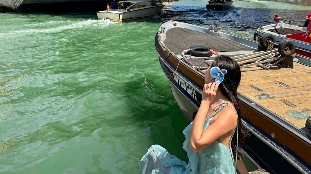 Du khách checkin tại Venice (Ảnh Đặng Thùy Dương)