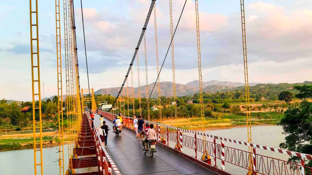 Cầu treo Kon Klor - cây cầu bắc ngang con sông Đắk Bla