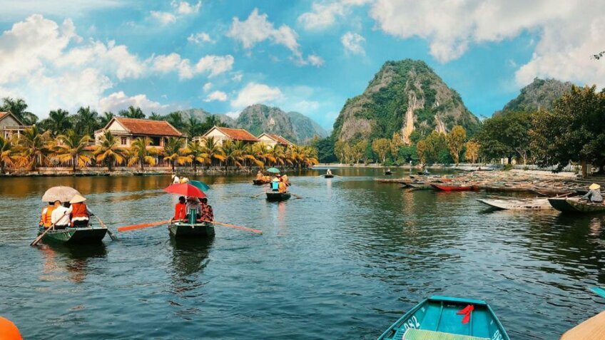Tour Tết Ninh Bình 2026: Hoa Lư - Tam Cốc - Hang Múa 1N