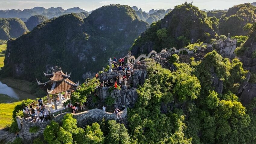 Tour Tết Ninh Bình 2026: Hoa Lư - Tam Cốc - Hang Múa 1N