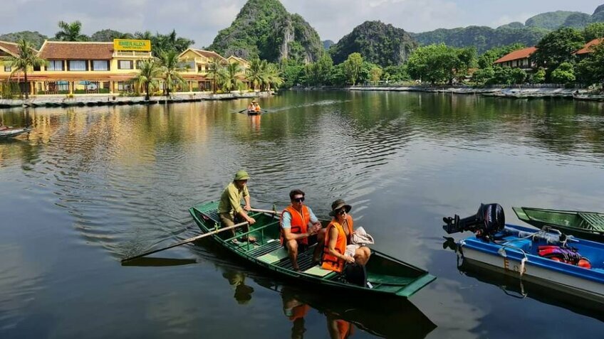 Tour Tết Ninh Bình 2026: Hoa Lư - Tam Cốc - Hang Múa 1N