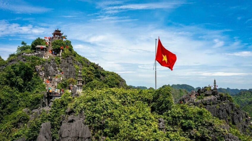 Tour Tết Ninh Bình 2026: Hoa Lư - Tam Cốc - Hang Múa 1N