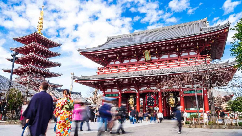 Chiêm bái tại chùa Asakusa
