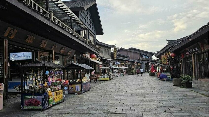 Tour Quý Châu 5N4Đ | Tiểu Thất Khổng – Tây Giang Thiên Hộ Miêu Trại | Bay Colorful Guizhou Airlines