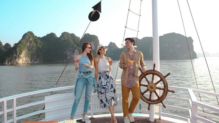 Tour Vịnh Hạ Long 1 Ngày | Du Thuyền Tuần Châu - Hang Sửng Sốt - Đảo Ti Tốp | Vietpower Travel