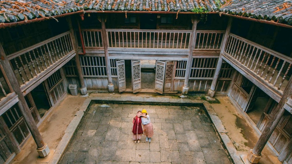 Dinh thự vua Mèo họ Vương điểm đến không thể bỏ qua trong tour vòng cung Đông Bắc