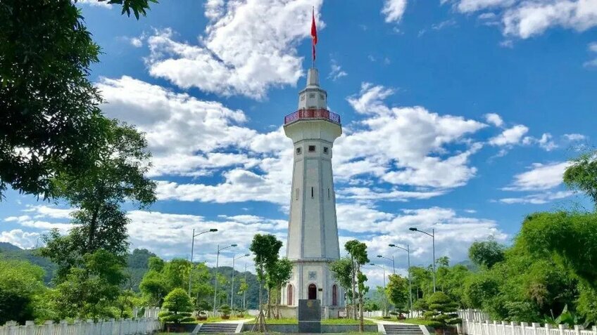 Tour Y Tý - Lào Cai: Khám phá thiên đường săn mây bình dị và mộc mạc