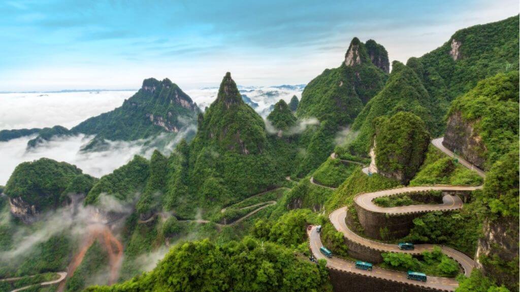 Đường lên Thiên Sơn Môn với 99 khúc cua