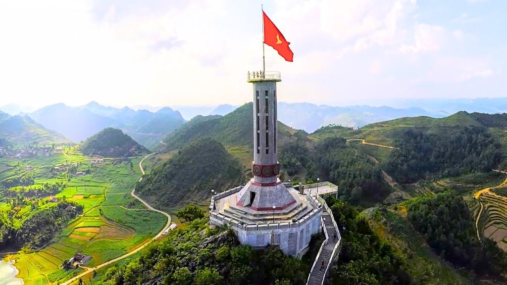 Cột cờ Lũng Cú - điểm tham quan không thể bỏ lỡ