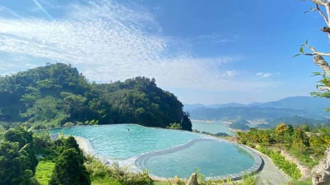 Combo 2N1Đ Bakhan Village Resort Hòa Bình 4* + Xe đưa đón
