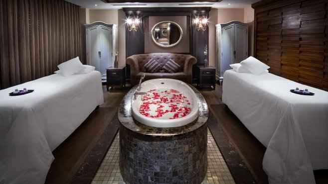 Combo 2N1Đ: Du thuyền Paradise Delight 5* + Paradise Suites Hotel Hạ Long 4*