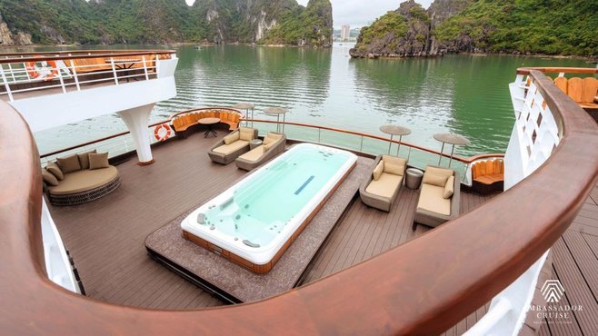 Combo Hạ Long 2N1Đ: Novotel Hotel 4* + Du thuyền Ambassador ăn tối