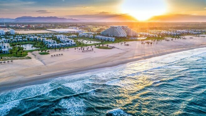 Combo Hà Nội - Đà Nẵng 4N3Đ: Vinpearl Resort & Golf Nam Hội An 5* + Vé máy bay khứ hồi Vietjet Air