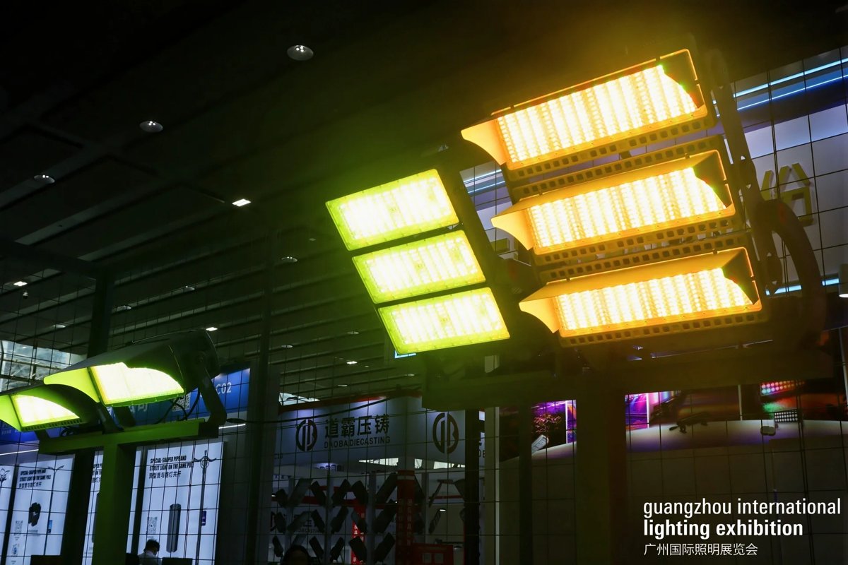 Sản phẩm đèn LED tại hội chợ chiếu sáng GILE