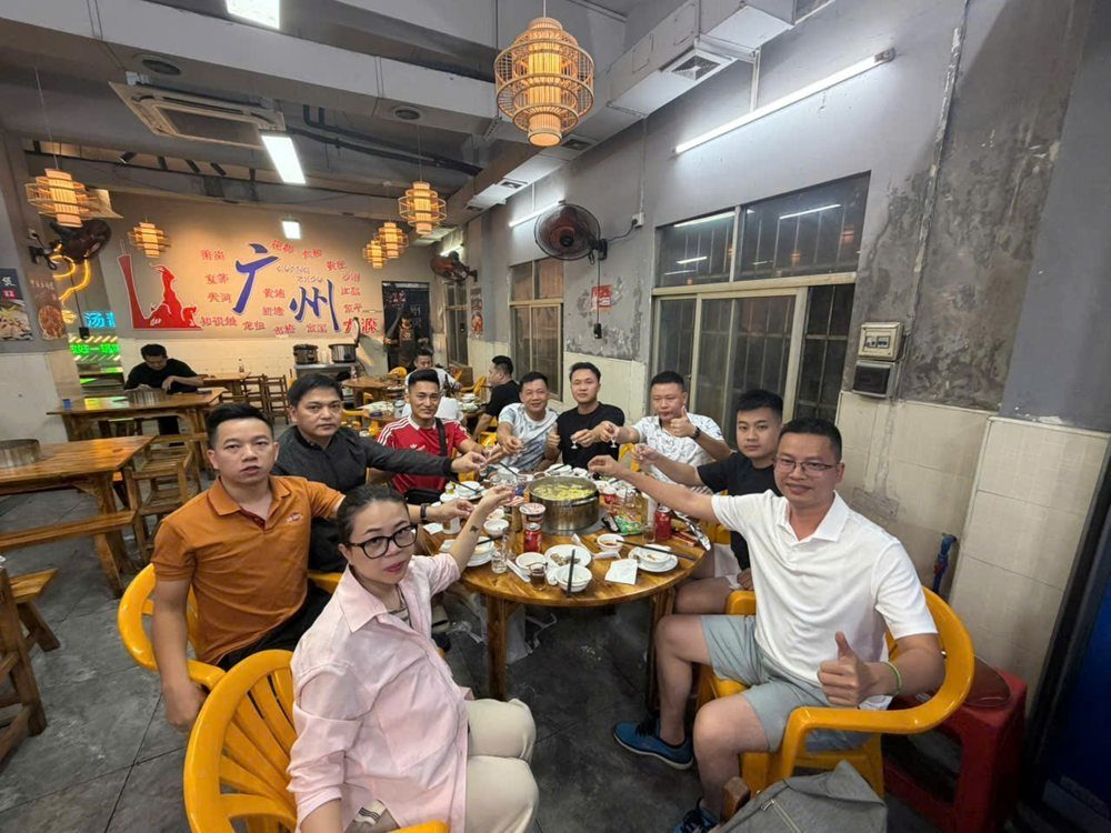 Giao lưu đoàn khách hội chợ cùng Vietpower Travel.