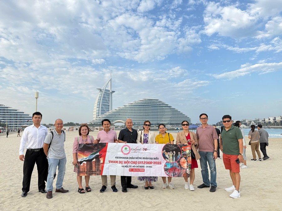 Đoàn khách hội chợ cùng Vietpower Travel.