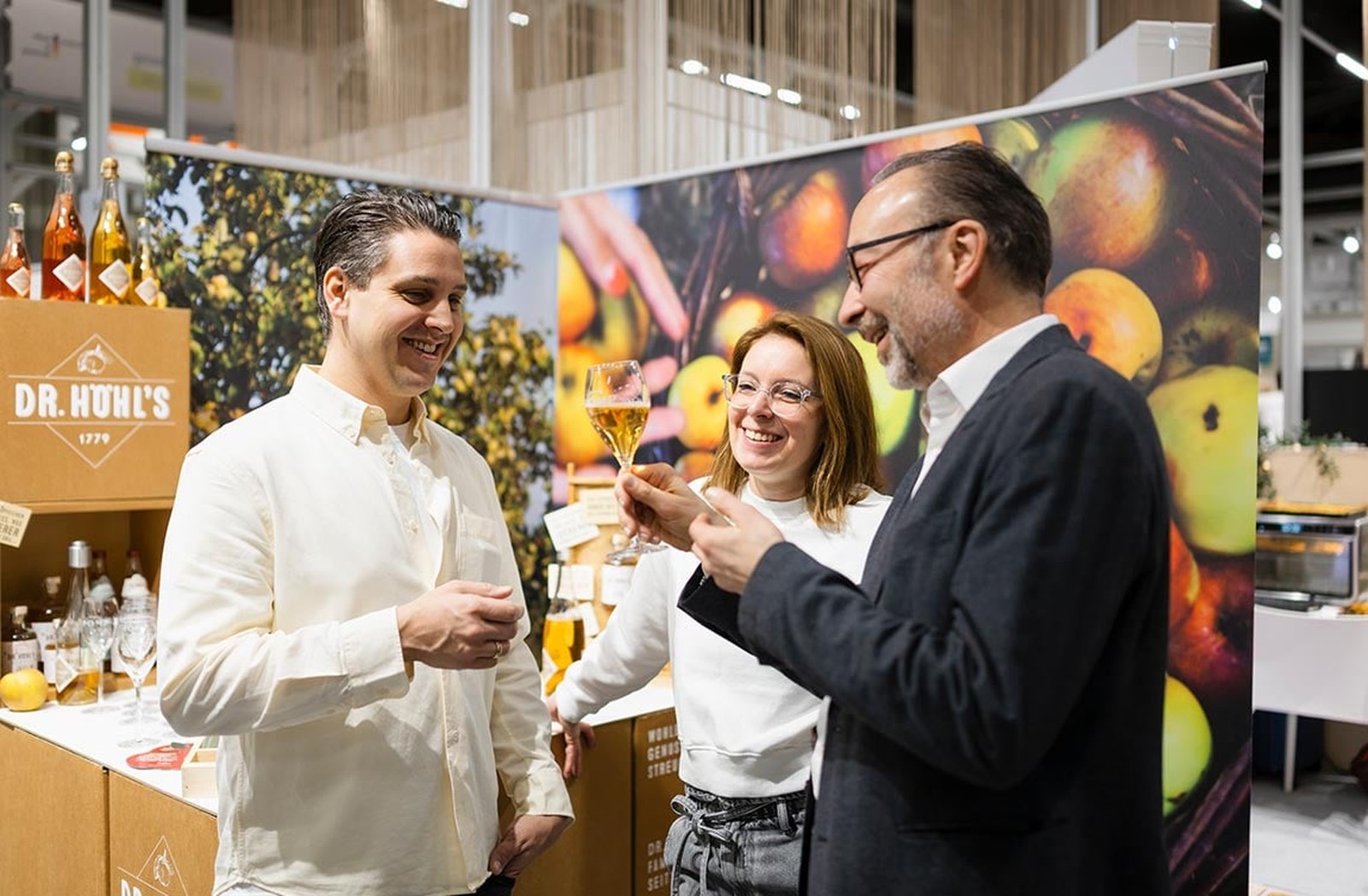 Trao đổi sản phẩm tại BIOFACH – Ảnh: NürnbergMesse