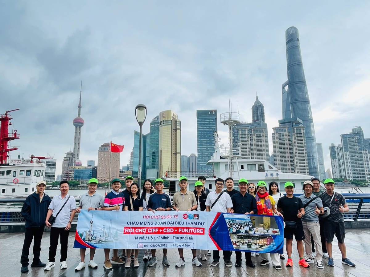 Đoàn khách tham dự hội chợ của Vietpower Travel