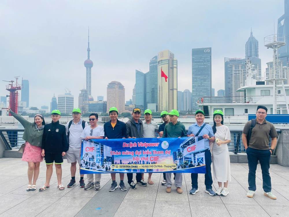 Đoàn khách Vietpower Travel tại Thượng Hải.