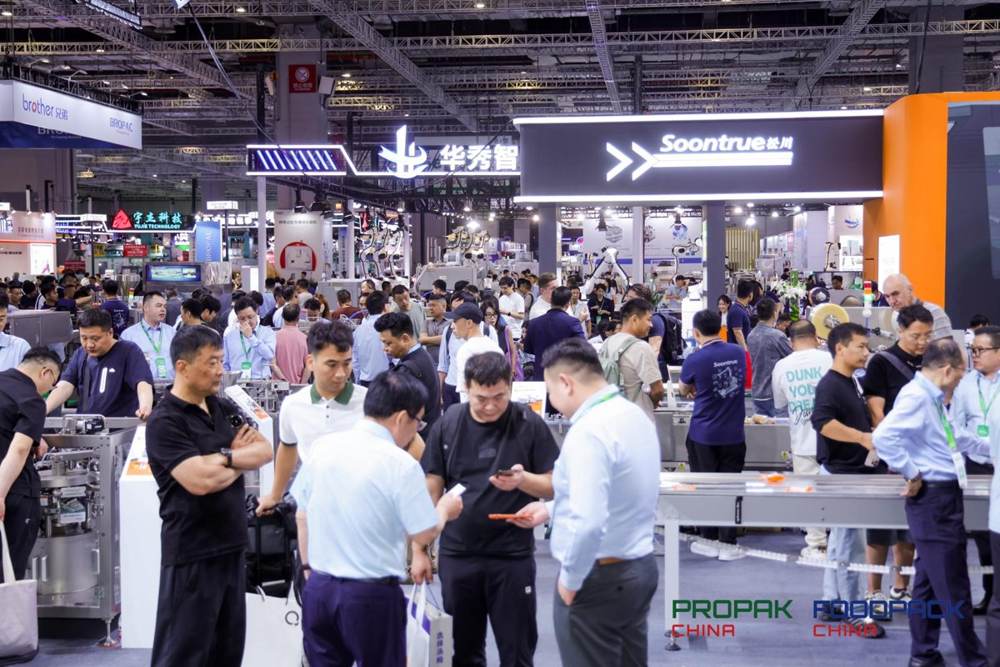 Trao đổi về thiết bị tại ProPak China – Vietpower Travel.