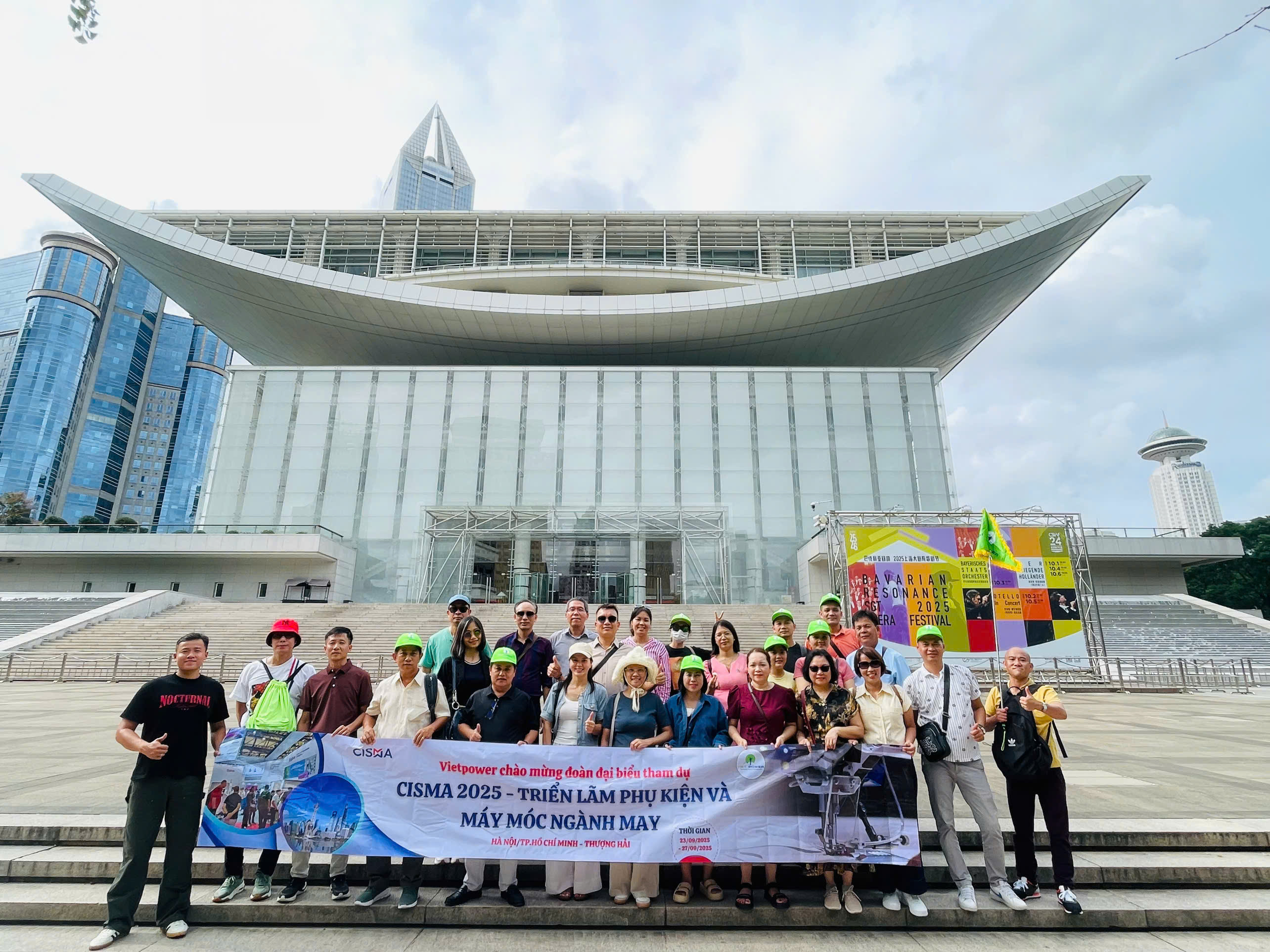 Đoàn khách Vietpower Travel tại Thượng Hải