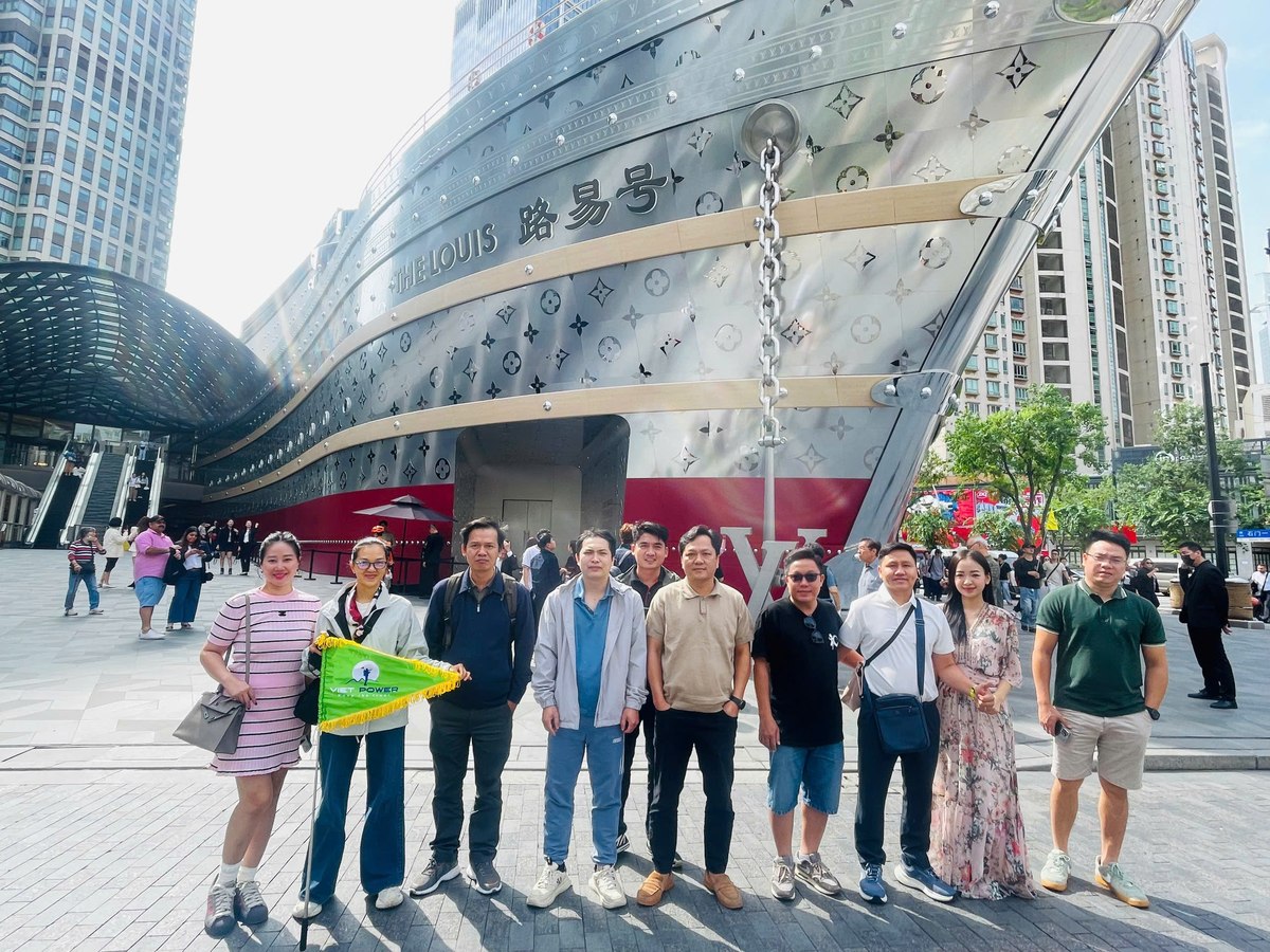 Đoàn khách công tác cùng Vietpower Travel