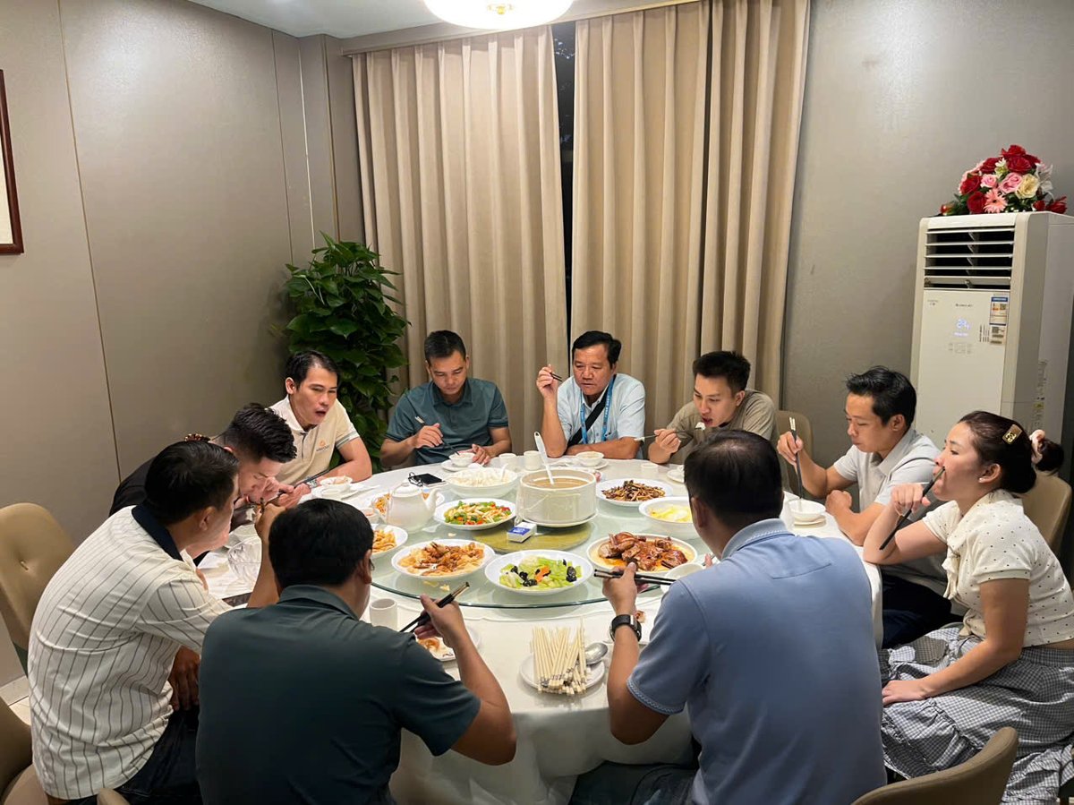 Bữa ăn của đoàn khách cùng Vietpower Travel