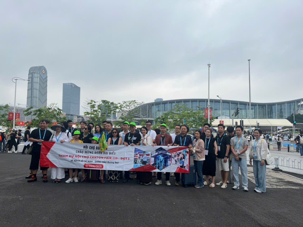 Đoàn khách Vietpower Travel tham dự hội chợ