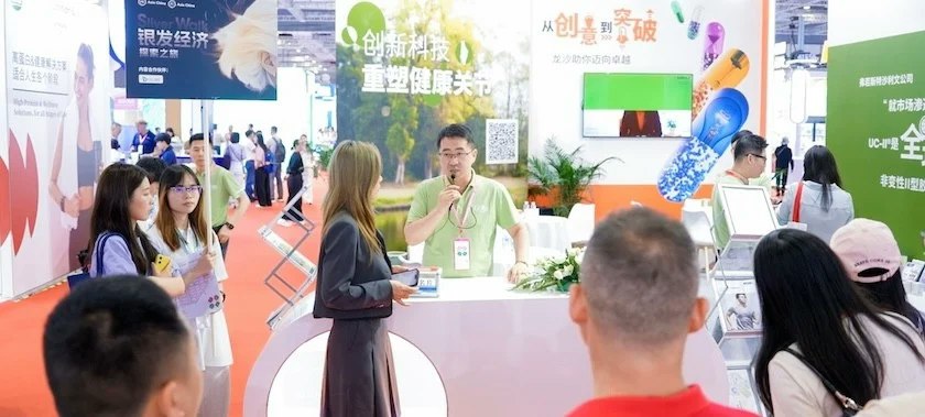 Trao đổi giải pháp nguyên liệu tại hội chợ – Vietpower Travel