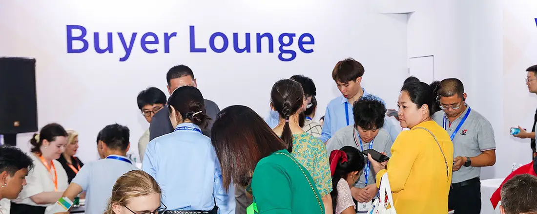 Khách gặp gỡ trao đổi tại VIV Asia