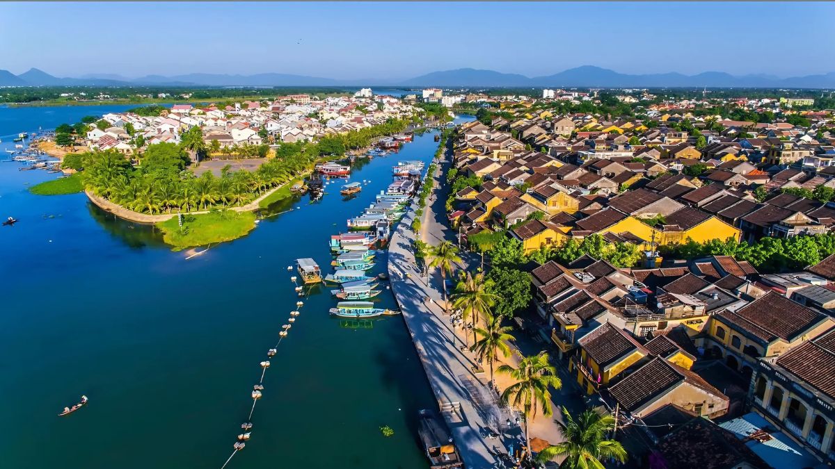 Ăn Tối Trên Du Thuyền Sang Trọng REVER Sài Gòn