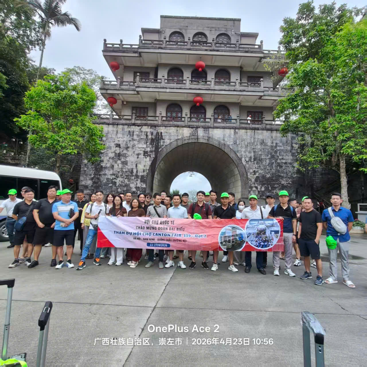 Đoàn Vietpower đi Canton Fair đường bộ tại cửa khẩu Hữu Nghị